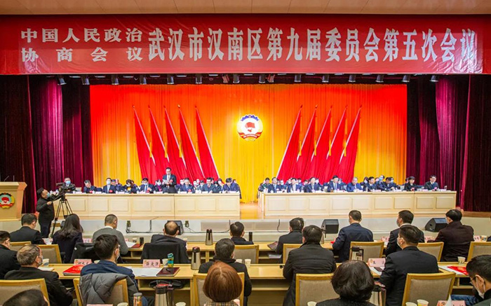 昌华集团董事长在政协汉南区第九届委员会做政协提案报告